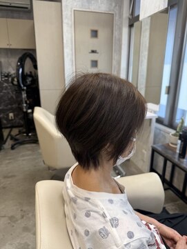 イーラ(E-LA) ショートボブ