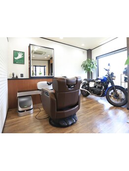 ひげのお手入れと髪型で、清潔感をUP！口コミ高評価のサロンで、あなたのスタイルを一新。