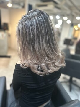 ラフ(LAFF) ブリーチ/ダブルカラー/エクステ/縮毛矯正/インナーカラー