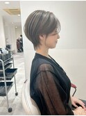 earthショートレイヤーボブミルクティー丸みショートボブ