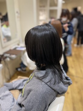 シーループユナイテッドアトリエ(C-LOOP UNITED ATELIER) ブルーブラック×ウルフカット【高濃度水素カラー】