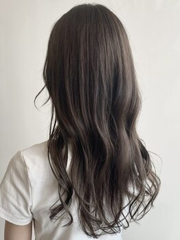 michi【7/1　NEW OPEN（予定）】の写真/肌を明るく魅せる白髪活かしで洗練された自分へ。白髪を活かすことで透明感をアップ