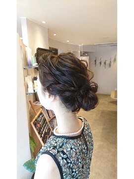 モップアップ(Mop up) 大人シンプルヘアアレンジ