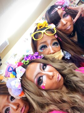 ヘアセットアップス(UP's) ★ハロウィ～ン★スタッフ全員で『黒ギャルメイク』で営業～♪