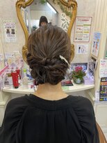 美容室 ティンカーベル シニヨンアップ