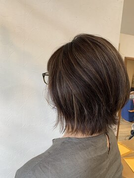 ヘアークラブワイズ(Hair Club Yz) 〈白髪ぼかしのくびれボブ〉