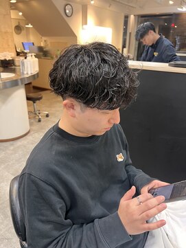 フリーゼアコマキ(FRISEUR) シャドウパーマ×刈り上げマッシュ
