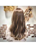 エムズキュラティフ(e'mZ Curatif) ロングヘアのグラデーションカラー