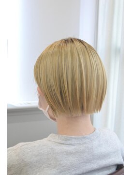 イロリ(ILOLI) ブロンドボブ