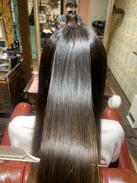 アルコイリスバイドールヘアー(ARCOIRIS by Dollhair) ミストバングくびれヘアぶつ切りボブブルーグレージュ冬カラー