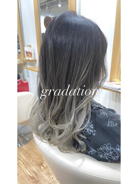 ヘアースタジオ ゼン(hair studio Zen) グラデーションカラー シルバー【Kensho】