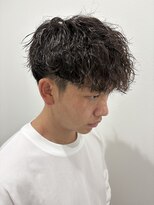 ヒュイル バイ ニアウ(Hwyl by Niau)&nbsp;メンズセンターパートツイストスパイラルシャドウパーマ眉毛