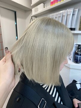 ペレ 渋谷(PELE) イメチェン/ホワイトブロンド/外ハネボブ/美髪/渋谷