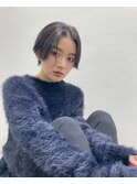 丸みショート前下がりセンターパートハンサムくびれショート