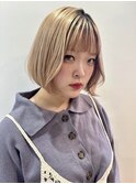 ショートボブ顔まわりレイヤーブリーチゴールド