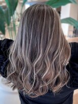 シャルムバイケンジ(Charm.by KENJE)&nbsp;レイヤーカット細めハイライト白髪ぼかし海外レイヤー東京銀座