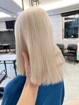 アンドソー 池袋(&so.)&nbsp;ハイトーンカラー/ホワイトブロンド／レイヤーカット/池袋