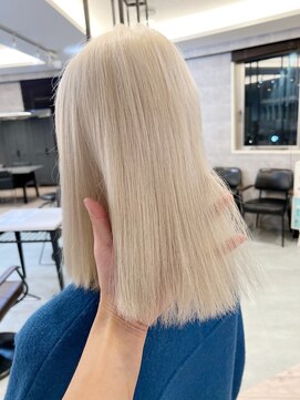 アンドソー 池袋(&so.) ハイトーンカラー/ホワイトブロンド／レイヤーカット/池袋