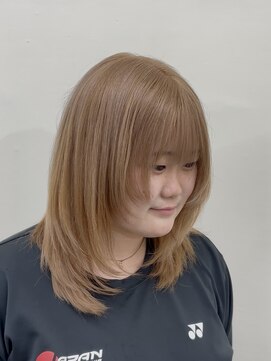 ハニーベージュレイヤーカットハッシュカット