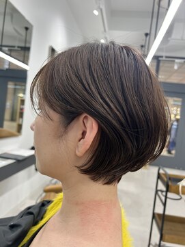 ウミ(Umi) 耳掛け丸みショート