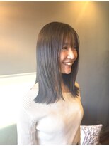 ヴァロ(Valo)&nbsp;切りっぱなしラインのパツンとミディアム・トレンド・ナチュラル