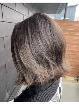 エーデルシェーンハイト(EDEL schonheit) 顎ライン×グレージュ×外ハネ