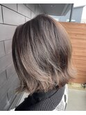 顎ライン×グレージュ×外ハネ