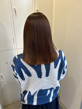 トレ(tre.) 光沢感あふれるナチュラルストレート【甲子園口/髪質改善】