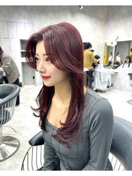 シティ(CITY) レッドブラウン レイヤーカット 韓国ヘア カーテンバング