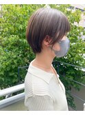 アッシュベージュ×耳かけショート