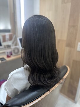 ハサミバイアトリエナガノ 千葉(8sami by atelier nagano) ショートボブ/センターパート/ツヤ髪/グラデーション/イヤリング