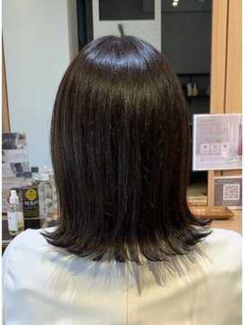 コク(koku) 透明感カラー×外はねボブ