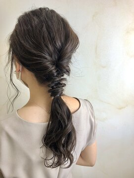 ハレ(HARE) ローポニーアレンジ