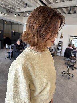 ナンバー(number+) 大人可愛い切りっぱなしひし形レイヤーカットモカベージュ