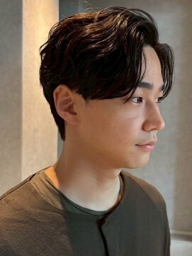 メンズサロン ブロック(Men's Salon bloc) カルマパーマ 韓国風パーマ センターパート アップバング 20代