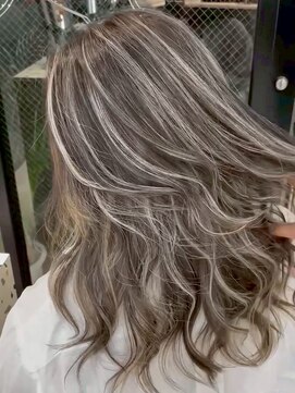 オニキス 原宿(ONYX) r125 白髪白髪ぼかしハイライトバレイヤージュ50代ミディアム