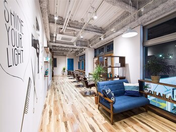 ヘアー ハウス オハナ(hair house ohana)の写真/【尻手駅すぐ♪徒歩10秒!】“癒し”がテーマの落ち着いた店内★オーガニックの薬剤で最高級の癒しを♪