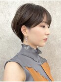 大人ショートボブ カーキグレージュ 前髪あり イルミナカラー