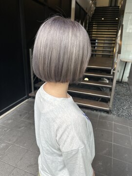 ロンド レア 天神大名店(Lond Le’a) シルバーグレーダブルカラーケアブリーチハイトーンボブ韓国
