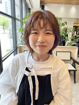 ヘアデザイン ソラ(Sola) 抜け感ピンクベージュハイトーン 個性的ショートパーマ風