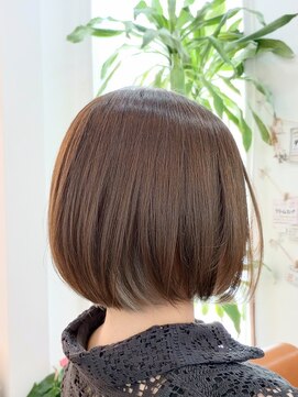 ラグラスヘア(LAGRAS HAIR) オリーブカラー&インナーシルバーのボブ