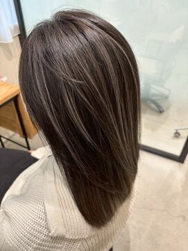 ファムバイアヴァンス(Femme by AVANCE.) ホワイトグレージュスモーキーシルバーハイライト