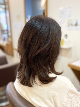 フリージア(freesia) 30代40代50代/ミディアムスタイル/ふんわりカール