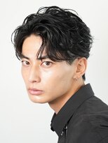 フィフス(fifth)&nbsp;原宿フェザーショートメンズカットセンターパートカット黒髪30代