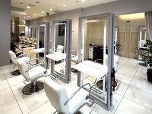 アンセンスバイモードケイズ 銀座店(ANSENS by MODE K's)の雰囲気（広々とした空間ブース/銀座銀座1丁目駅髪質改善レイヤーカット）