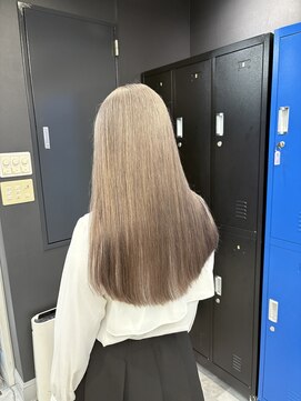 ホワイト 梅田(white) ミルクティーベージュ>