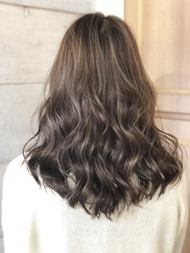 モモ(MOMO) チョコベージュ