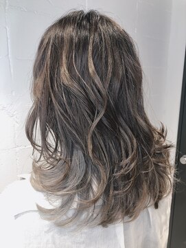 シェル 国分寺(shell) インナーカラーでシルキーベージュ♪