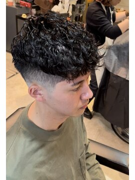 フランクスバーバー アンド ビアークラブ(FRANK'S BARBER and BEER CLUB) スキンフェードスペインカールF