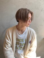 キュー(Cue_)&nbsp;外国人風ブロンドヘアの七三分けセンターパート　【影山】